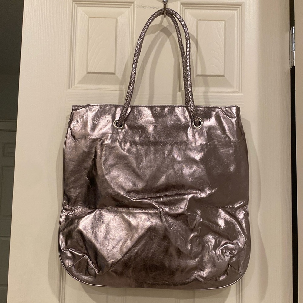 Elizabeth Grant Tote, Fully Lined in Silver with snap closure -NWOT - Picture 2 of 9